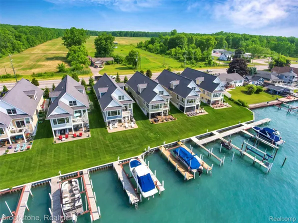 10049 Dixie Hwy, Ira, MI 48023