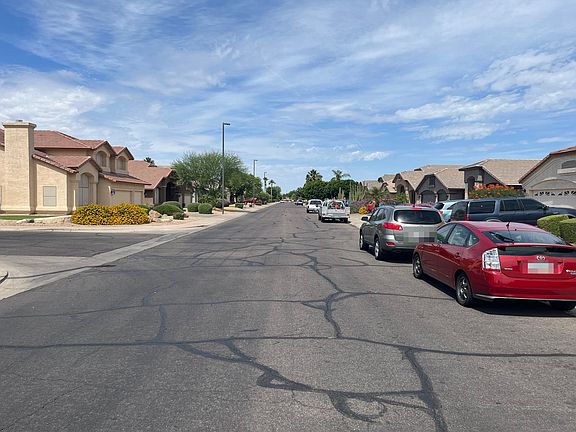 5th image of 1048 E Constitution Dr