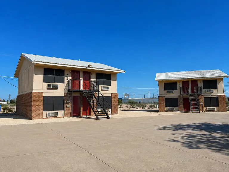 Chapparal Apartments — Photo 1