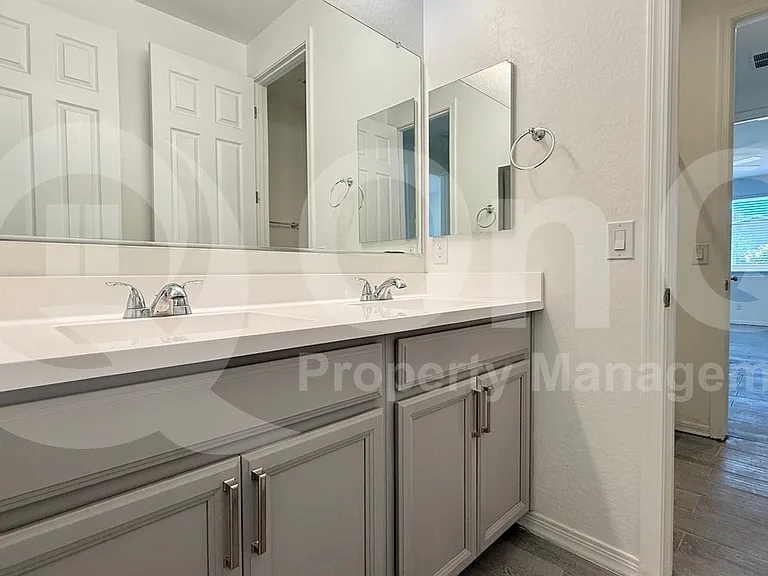 1265 E Kingman St — Photo 19