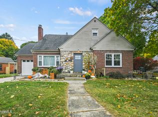 86 Sampson Pkwy, Pittsfield, MA 01201