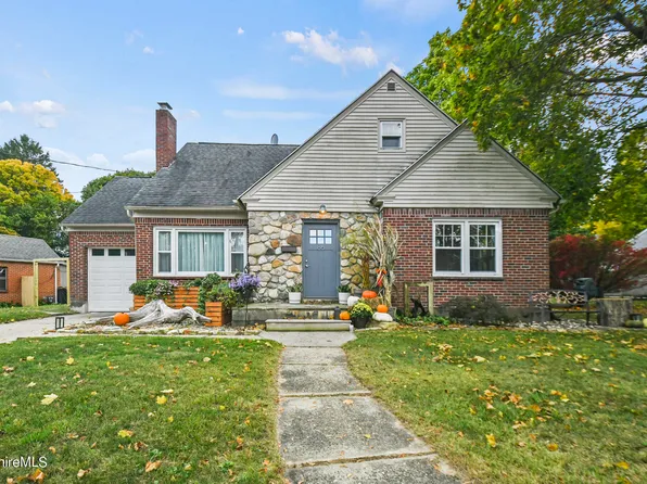 86 Sampson Pkwy, Pittsfield, MA 01201