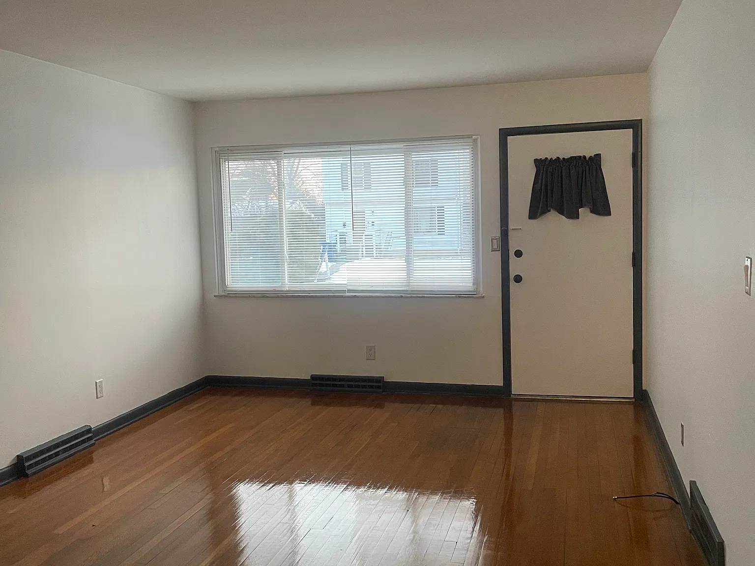 1358 Clinton St — Photo 3