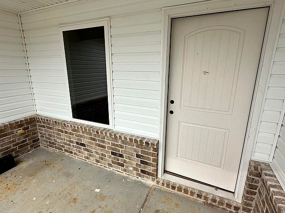 3rd image of 13 Farmhouse Cir
