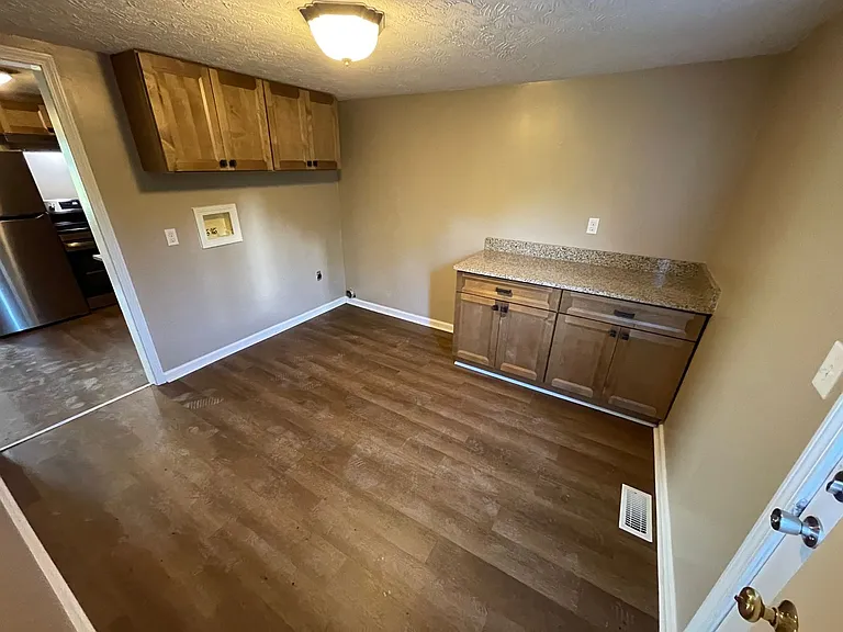 2274 Hempridge Rd — Photo 8