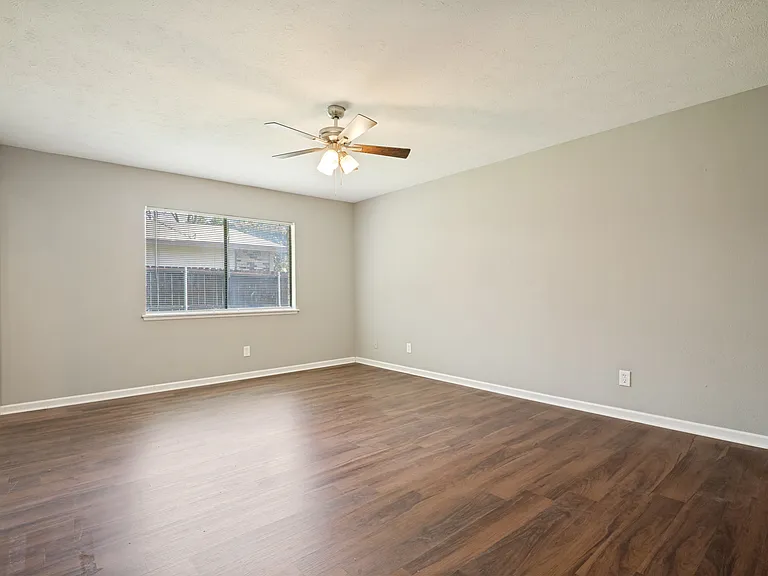 5709 Christie Ln — Photo 12