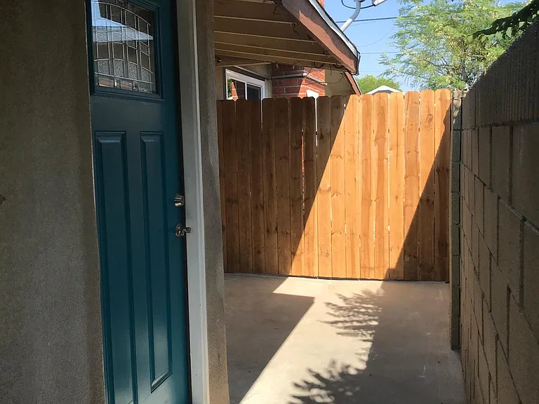 948 N Iroquois Ave #B — Photo 10