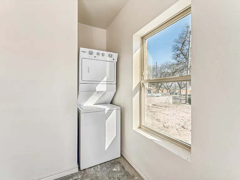 1111 W Vanderbilt St #202 — Photo 21