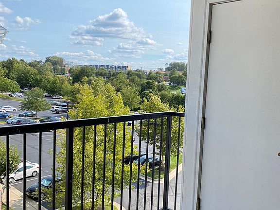 5th image of 21197 McFadden Sq Unit 401
