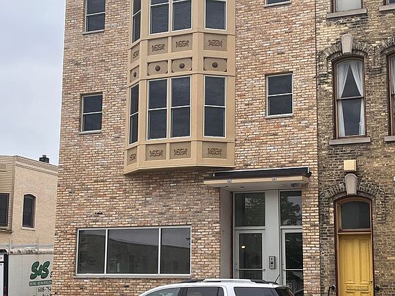 2nd image of 8 S Jackson St #202