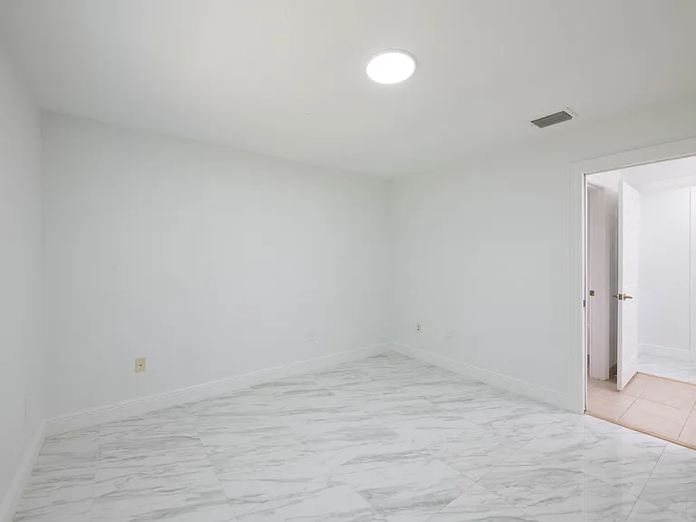4668 SW 183rd Ave — Photo 8