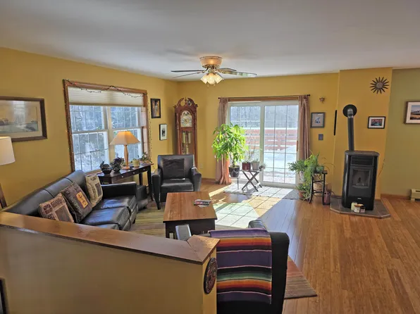 313 South Pine Banks Road, Putney, VT 05346