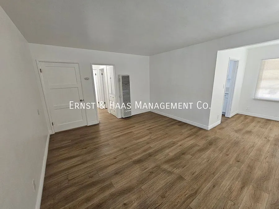 Charming Upgraded Apartment with Gated Access in a Prime Downtown Location! — Photo 3