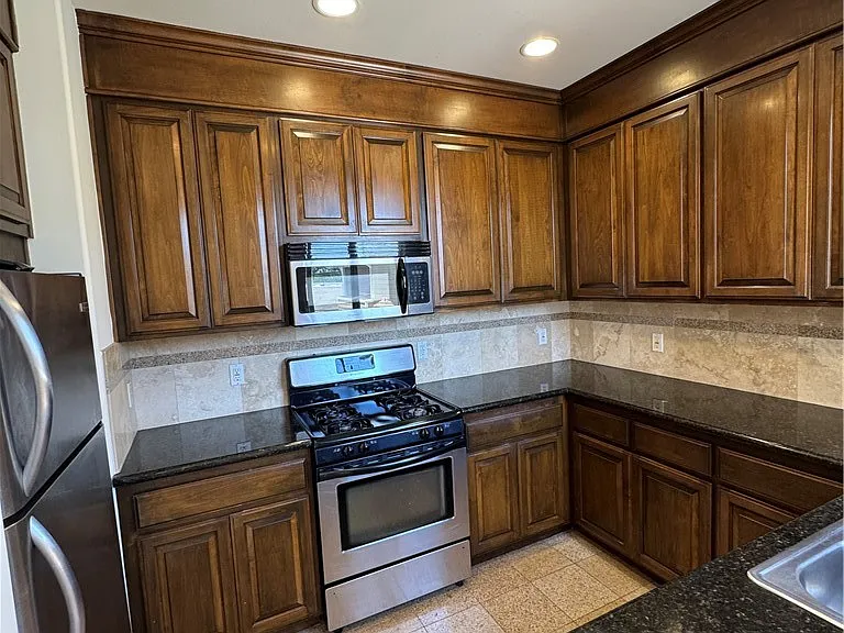 942 Sartori Ave — Photo 9