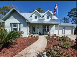 17 W Lake Cir, Mary Esther, FL 32569