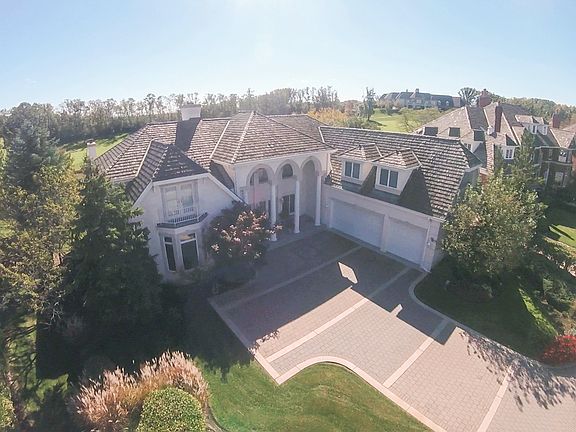 3rd image of 10661 Valley Ct