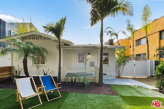 Private front yard