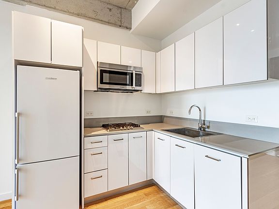 5th image of 22-22 Jackson Ave #716