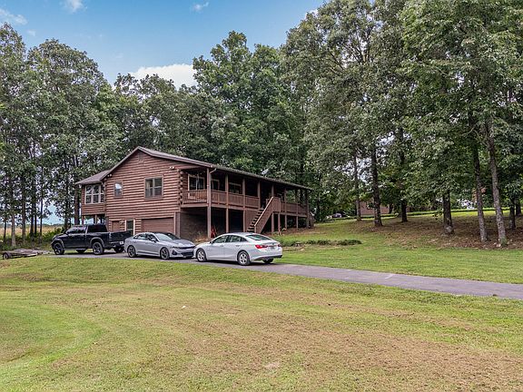 2nd image of 232 Owens Cir NE
