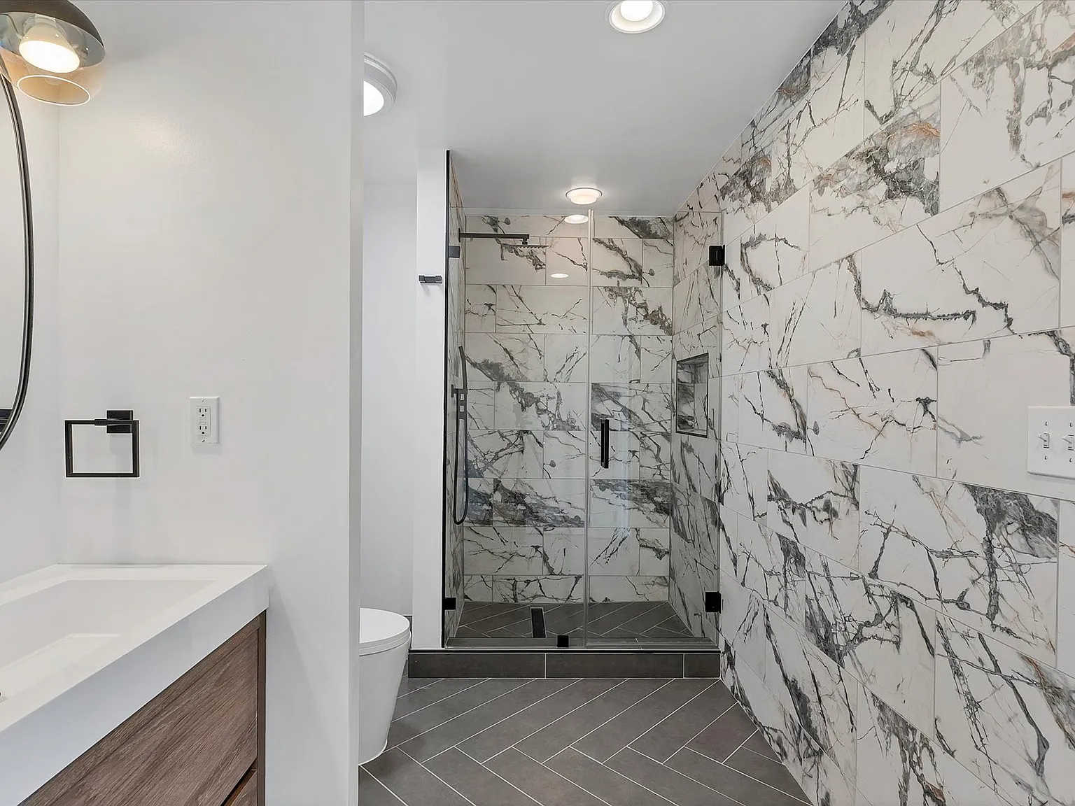 525 E Jackson St — Photo 4