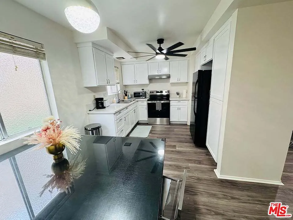2 bed, 2.0 bath, 963 sqft, $2,990 — Photo 3