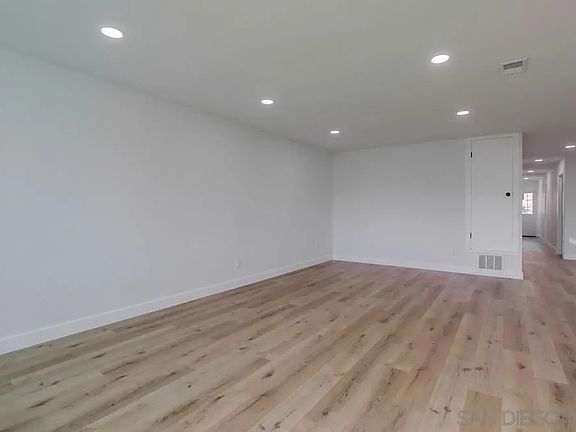 4th image of 1324 Glencoe Dr