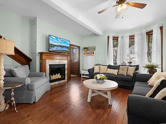 4th image of 627 Hughes St