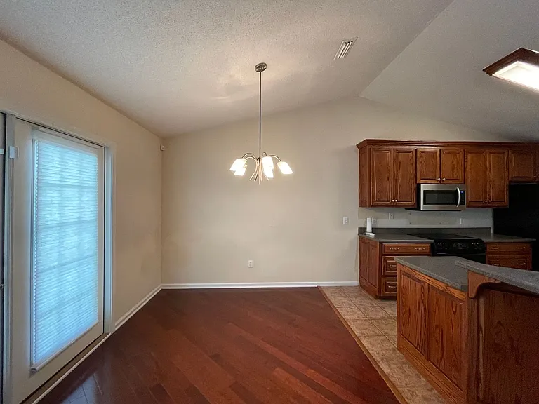 260 Windsor Garden Dr — Photo 9