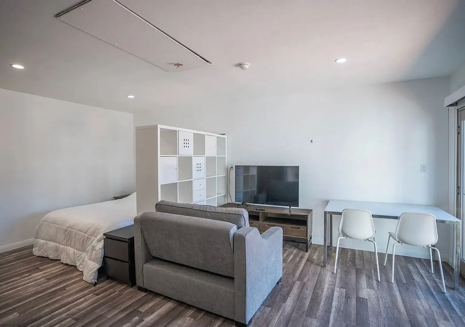 **2021 Euclid Ave #1-A Long Beach** Downstairs Studio 1 bath !! 2 weeks free OAC — Photo 4