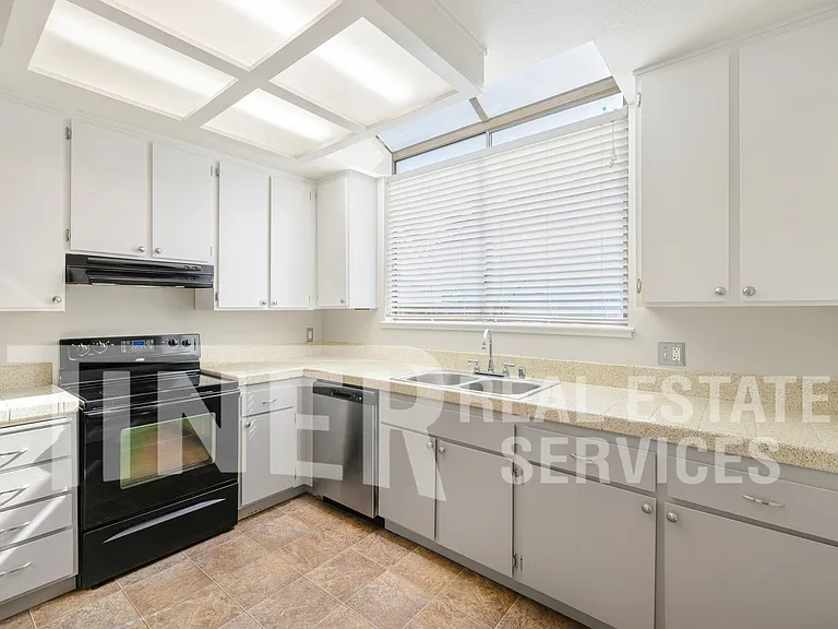 5943 Main Ave #F — Photo 11