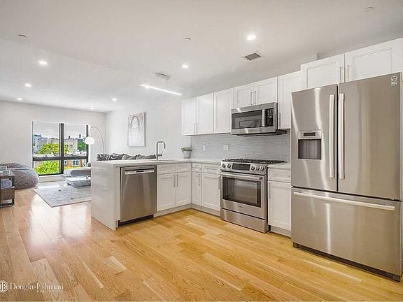 3rd image of 2117 31st Ave APT 4A