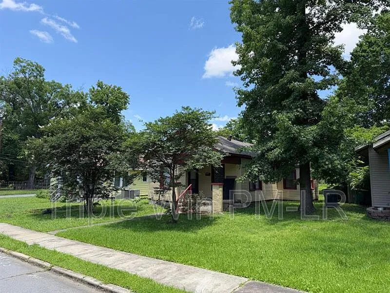 3 bed, 1.0 bath, 1126 sqft, $995 — Photo 2