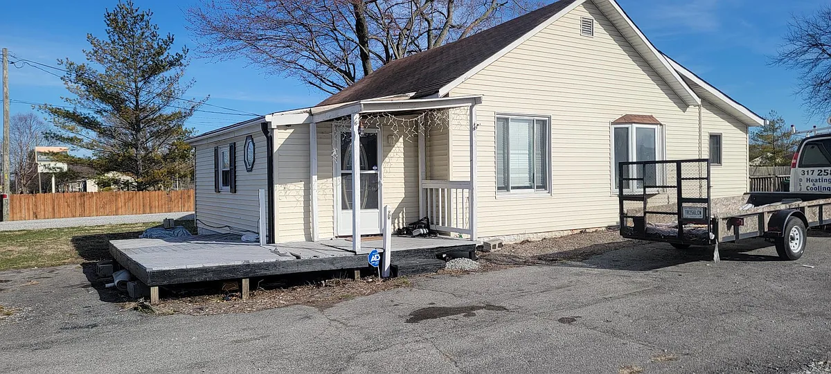 Building Photo - 1493 W County Line Rd