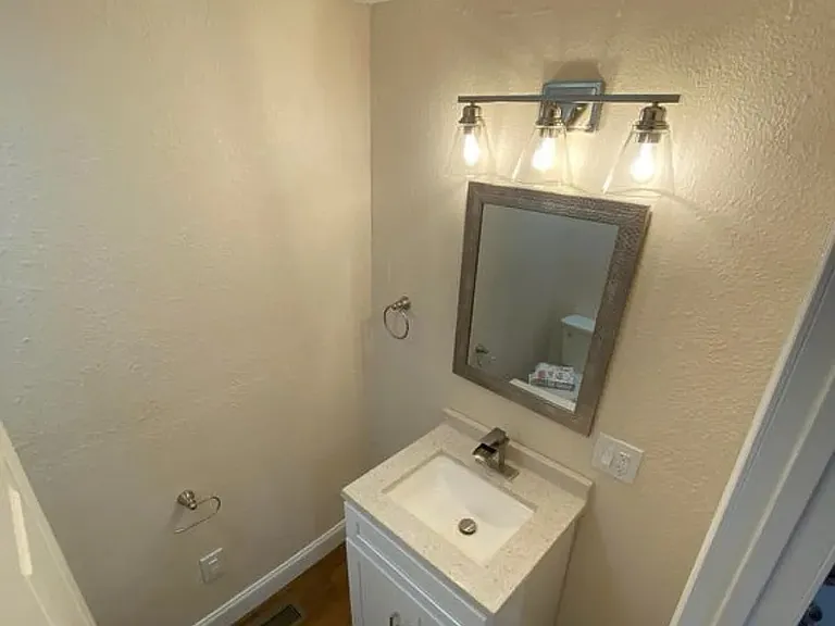 1881 N Campbell Ave — Photo 2