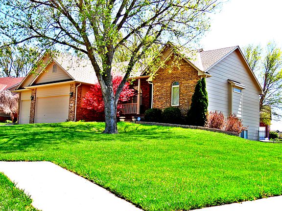 3rd image of 1401 E Hiddenridge Ct
