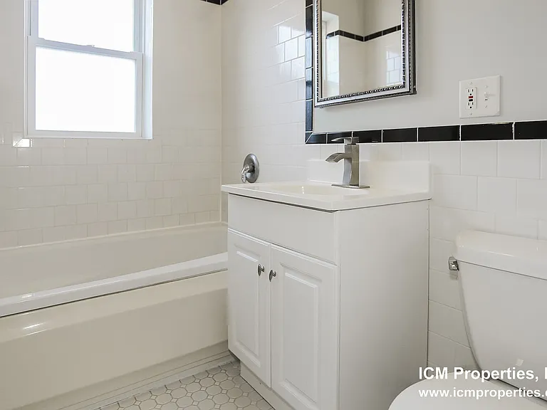 4808 N Paulina St #48121 — Photo 4