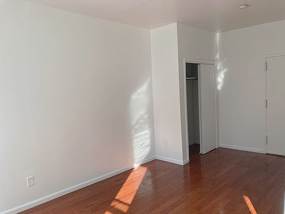 5th image of 201 E 118th St APT 3c