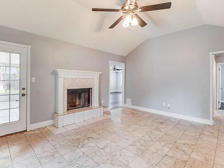 14160 Maple Ct — Photo 3