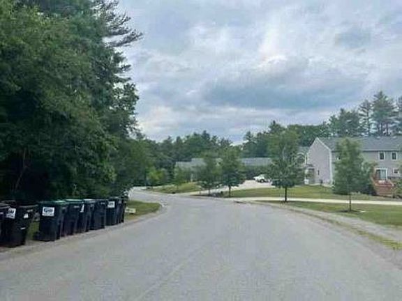 Exterior Neighborhood (street photo)