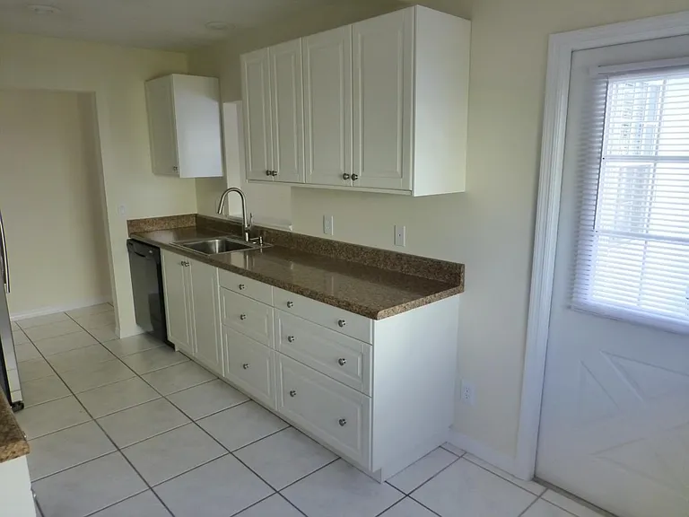 912 Highlands Blvd — Photo 5