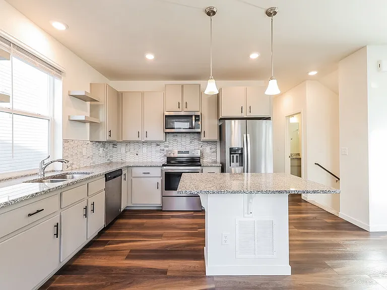 18607 E 47th Pl — Photo 10