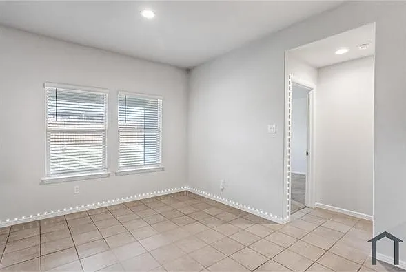 424 Amory St — Photo 12