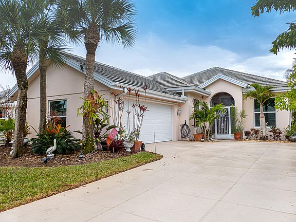 2nd image of 7552 SE Bay Cedar Circle