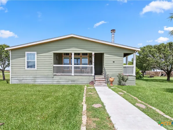 1845 Royal Rd, Port Lavaca, TX 77979