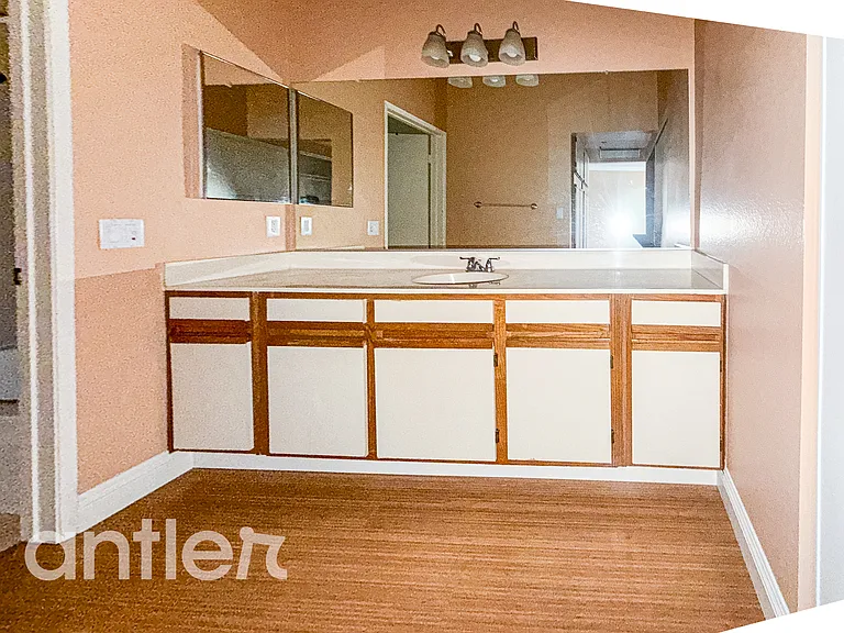 534 S Saint Andrews Pl #J416 — Photo 2