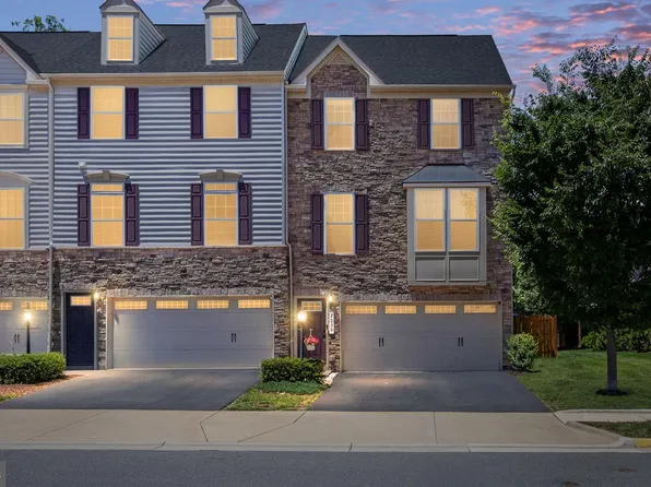 7030 Darbey Knoll Dr, Gainesville, VA 20155