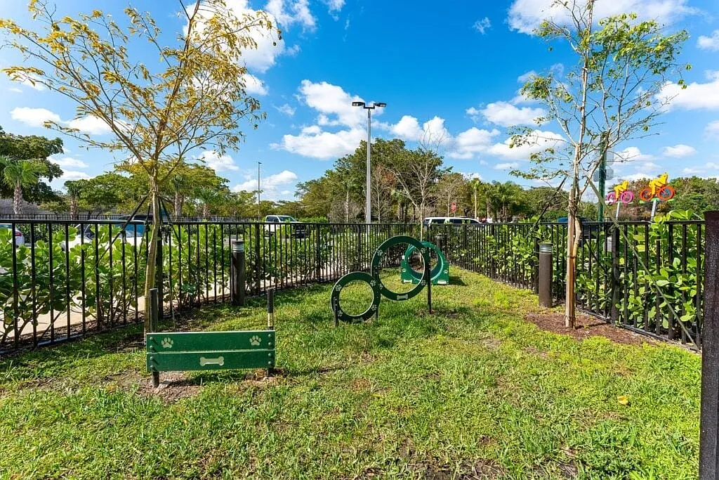 Metropolitan Coral Springs — Photo 3