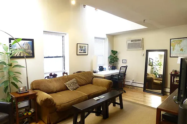 Rented by Brooklyn Bridge | media 12