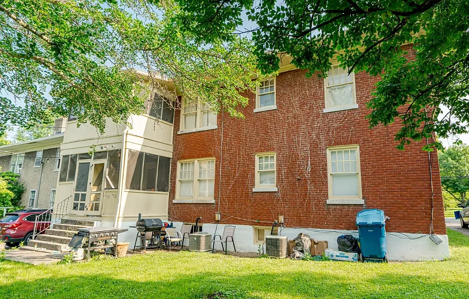 Back Entry - 1312 Main St #1