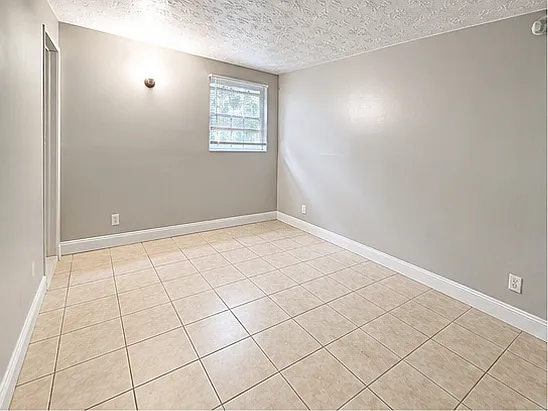1079 Saint Clair St #5 — Photo 3